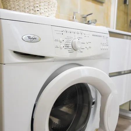 Moderno - 15 Minuti Dal Centro E Parcheggio Pubblico Gratuito Apartmán