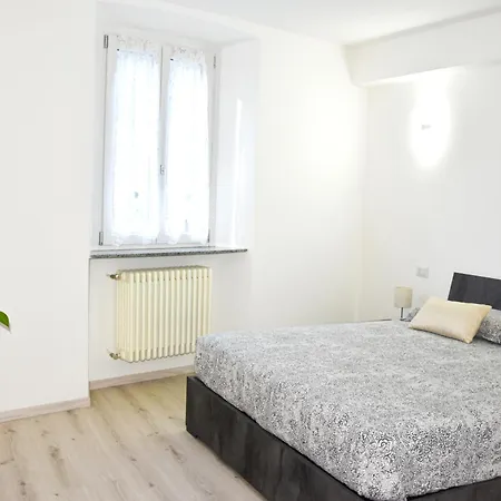 Moderno - 15 Minuti Dal Centro E Parcheggio Pubblico Gratuito Apartmán Como