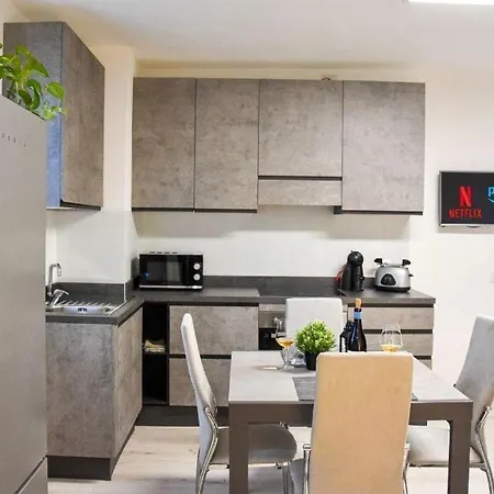 Moderno - 15 Minuti Dal Centro E Parcheggio Pubblico Gratuito Apartamento *